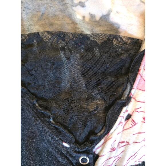 🌸 Candie’s Floral Lace Button Tee – Size Small - Picture 2 of 6